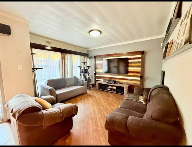3 BEDROOM TOWNHOUSE FOR SALE IN FLORA GARDENS